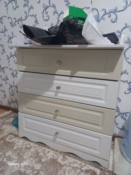 Bolalar kravatı deyatli yangi. Shkafi bilan sotiladi. Shahrisabz