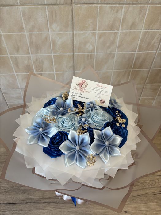Buchet de trandafiri din satin