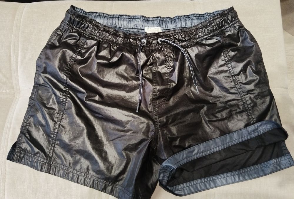 Calvin Klein  бански М отговарят на L