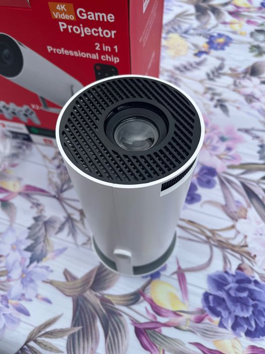 Videoproiector portabil 4K ultra HD