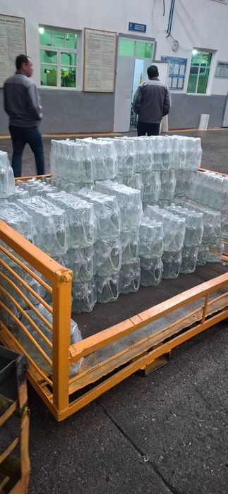 Пустая стеклянная бутылка 0.5л под минеральную питьевую воду!