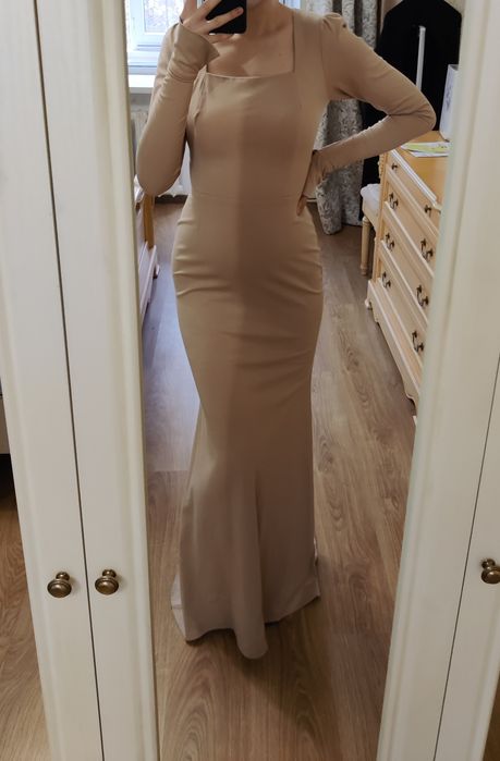 Платье бежевое M 44