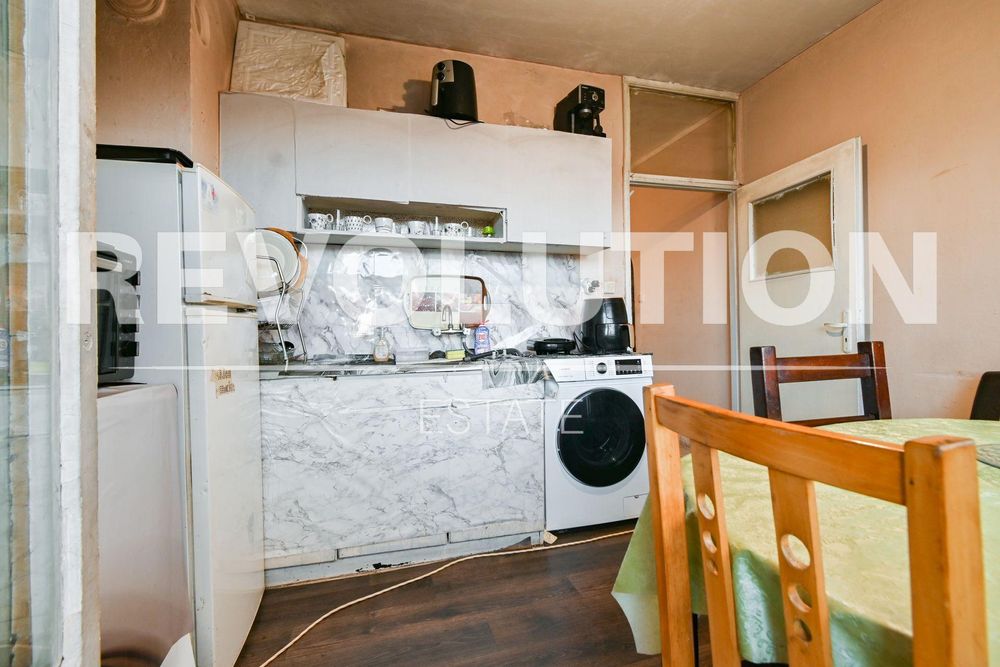 Тристаен апартамент в ж.к. Люлин 9