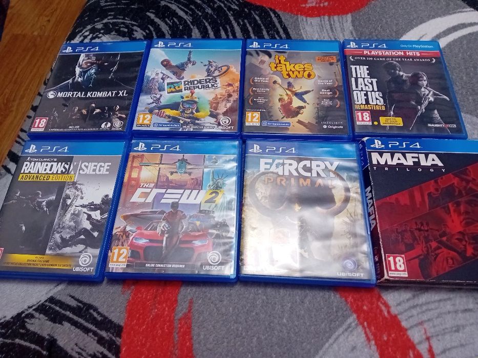 Vând ps4 1tb cu 8 jocuri