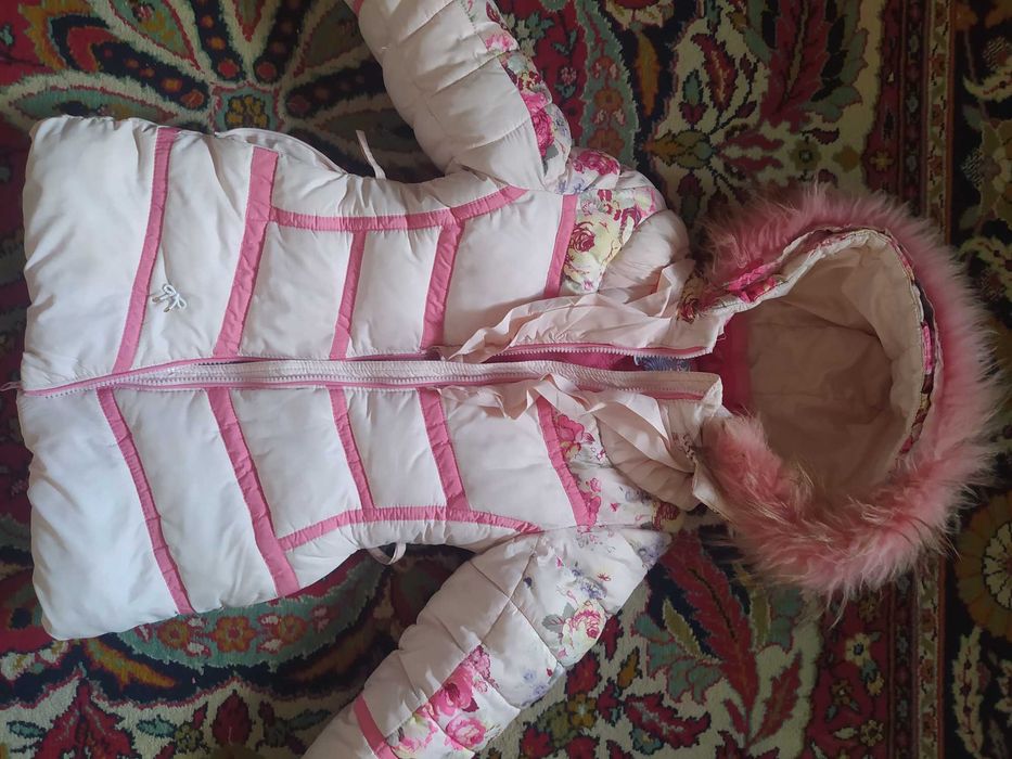 Kurtka teplaya 104 sm na 4 goda