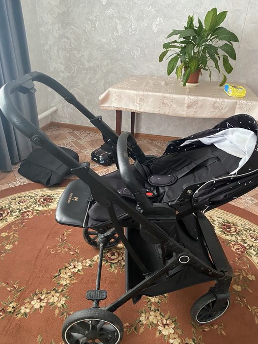 Продам коляску 10 тысяч тенге