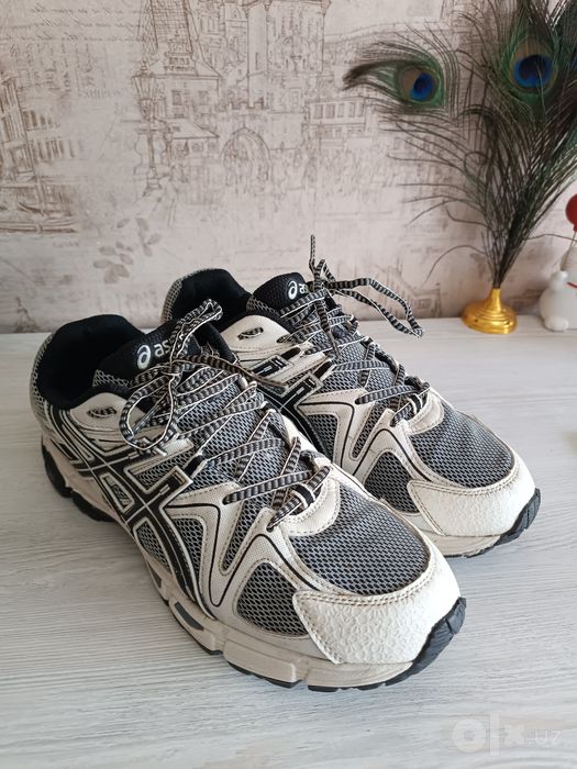 Оригинальные кроссы ASICS