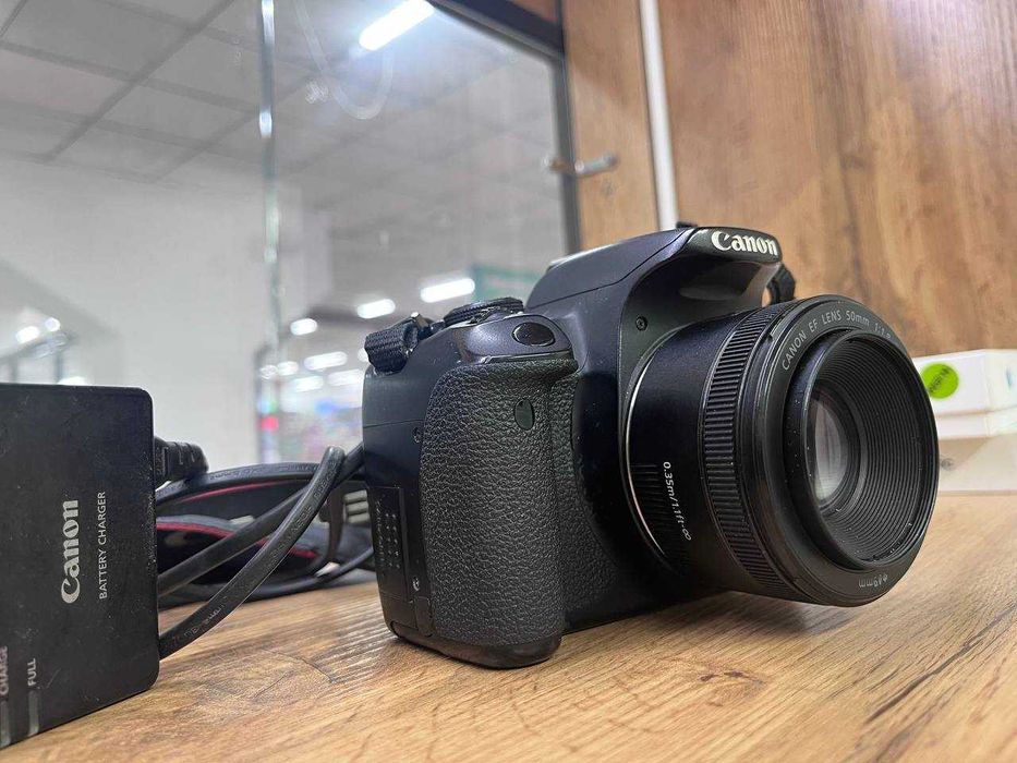 Фотоаппарат Canon EOS 700D