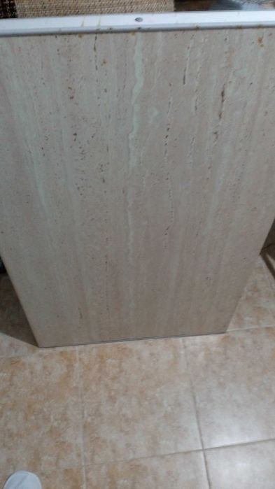 Masa de bucatarie ,blat termic,picioare corm.