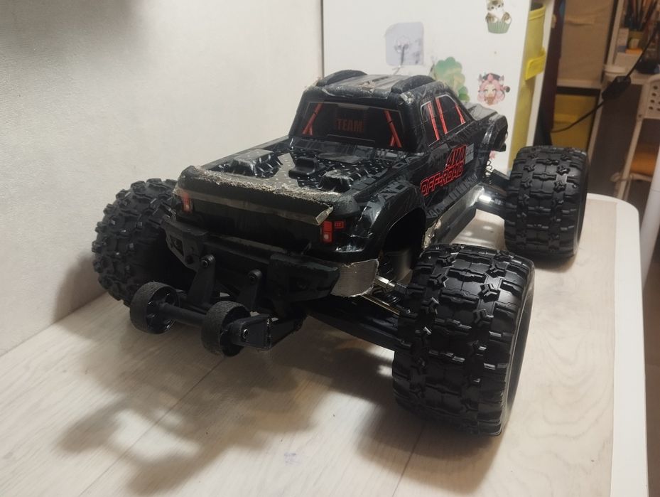 Радиоуправляемая машинка RC