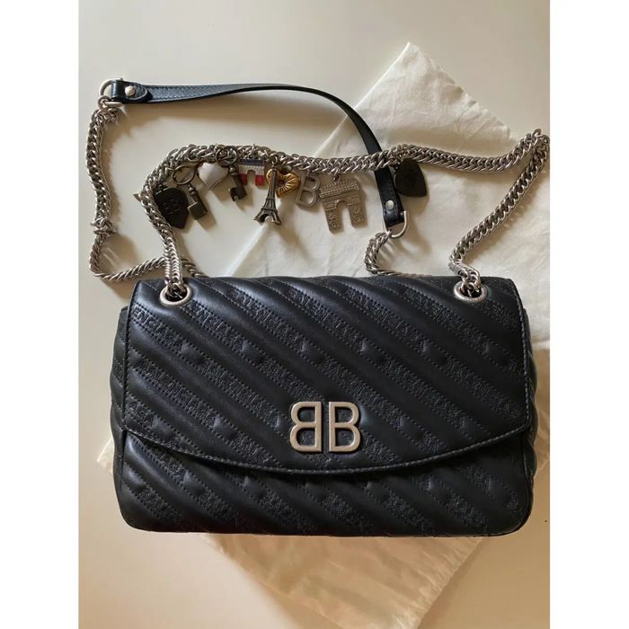 balenciaga paris charm чанта