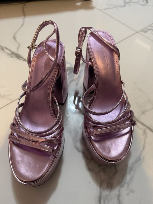 Sandale Bershka noi marimea 38