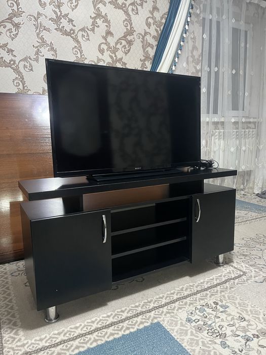 Продам телевизор с подставкой