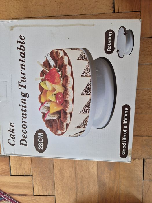 Въртяща се поставка за торта