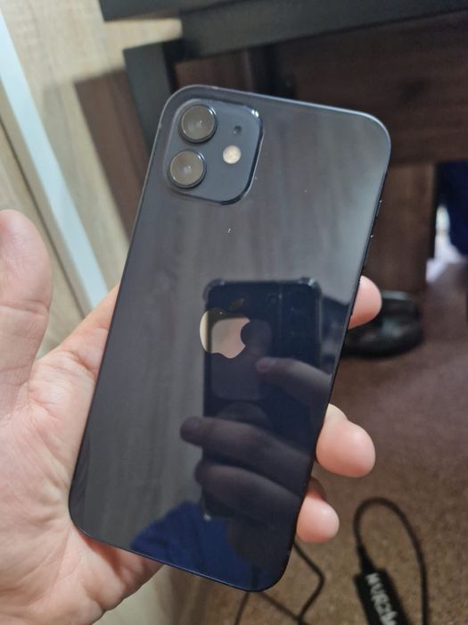 Продам Iphone 12