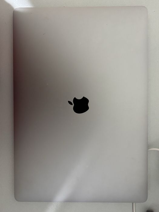 MacBook Pro  A2141 16 Inch / I9 / 1TB SSD