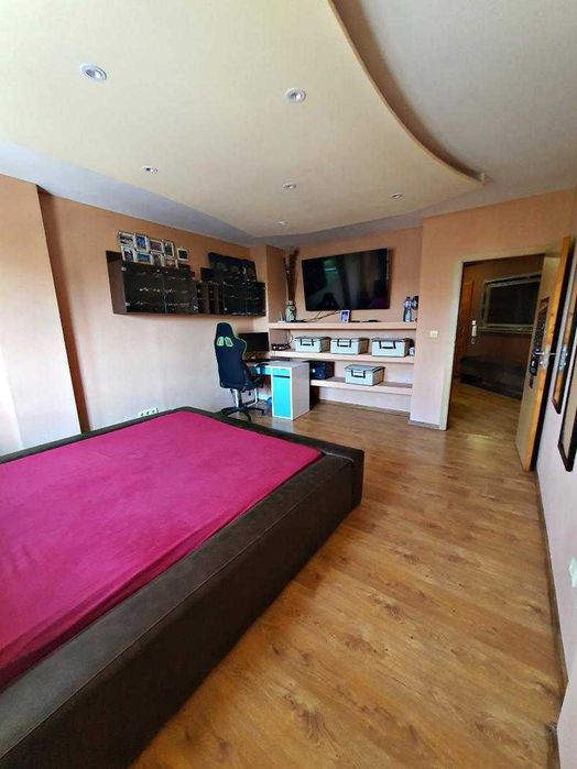 Продава се Тристаен апартамент в София, Хаджи Димитър - 105 кв.м за 1800 €/кв.м - Снимка #1