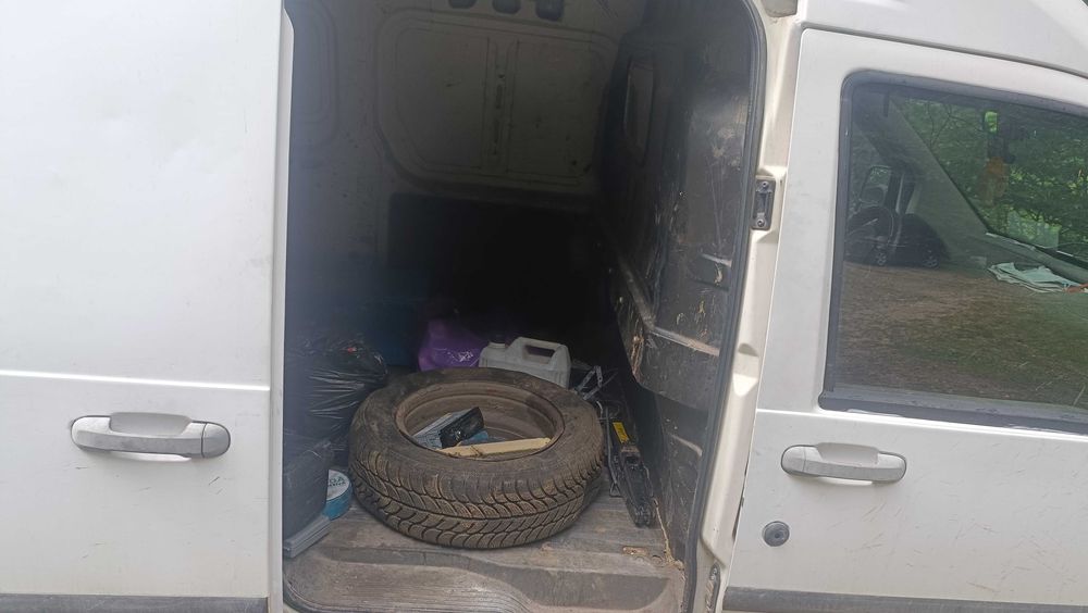 Vând Ford transit Conect 1,8 an 2005 .preț 3800 lei, pt mai multe detali la telefon. 0753782065