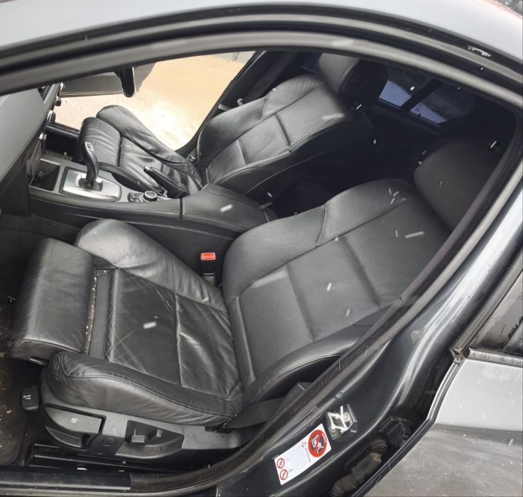 Dezmembrez BMW 520d LCI an 2009 M-PACK  2.0d 177cp,Automat,Navigatie