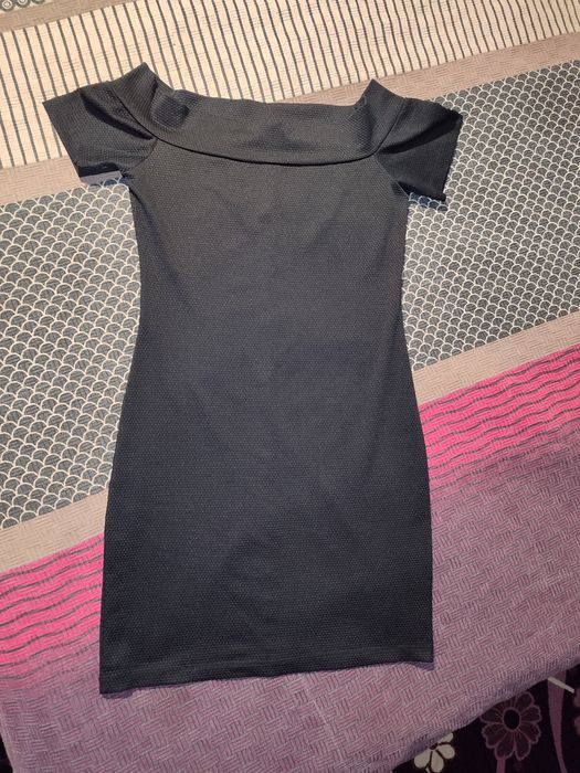 Червена и черна вечерни рокли