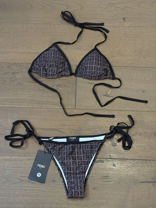 Дамски бански на марката Fendi