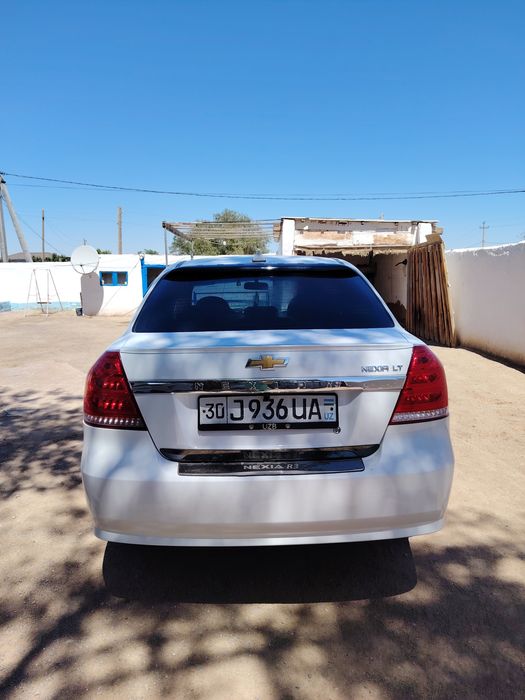 Нексия 3 сотилади