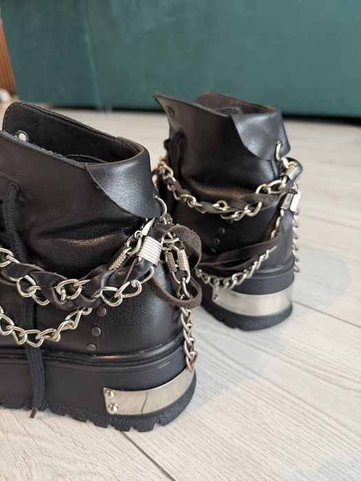 Ghete din piele naturala cu accesoriu detasabil