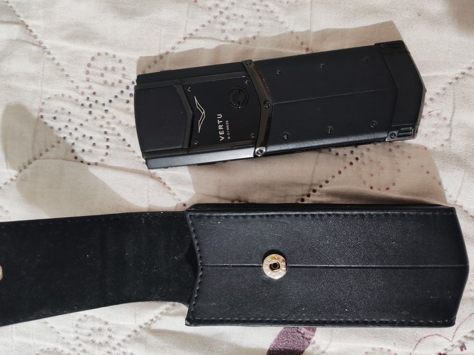 Сотовый телефон vertu