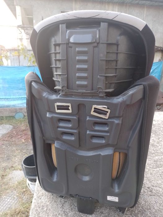 Продавам столче за автомобил