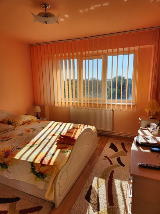Vând apartament 3 camere