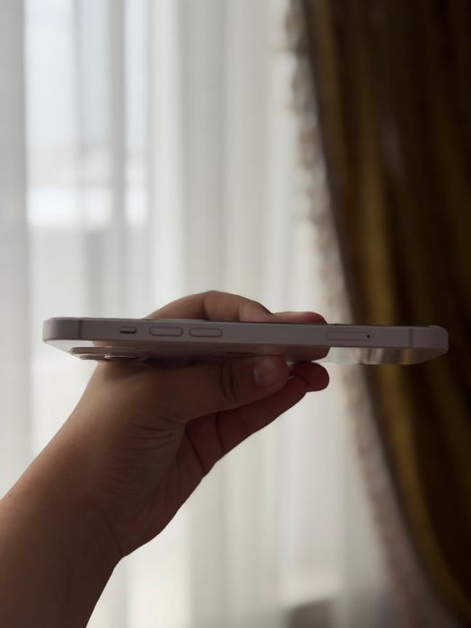 Продам iPhone 13, 128 ГБ