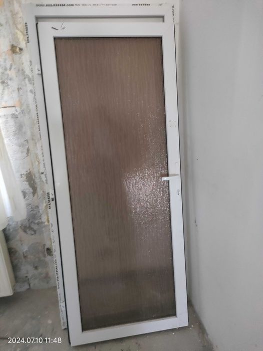 De vânzare  4 uși de termopan, si o vana