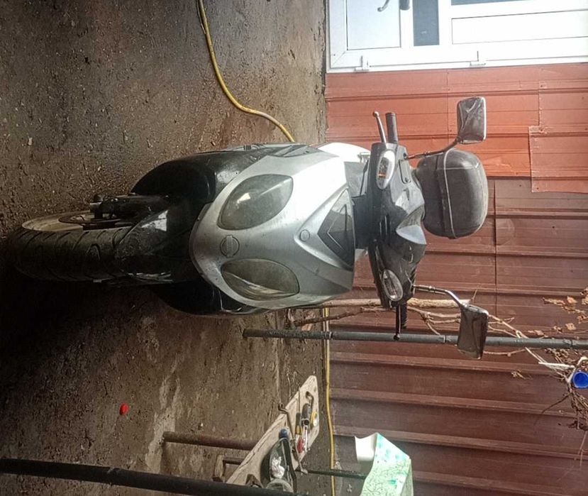 Vând scuter 125 pret 800 negociabil