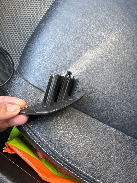 Крышка омывателя левой фары