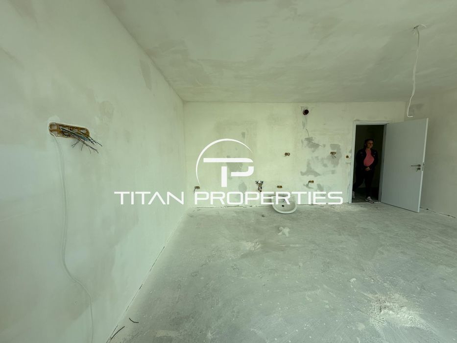 Продава се Тристаен апартамент в Бургас, Сарафово - 93 кв.м за 1075 €/кв.м - Снимка #1