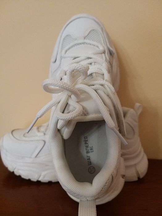Белые кроссовки, 37 размер