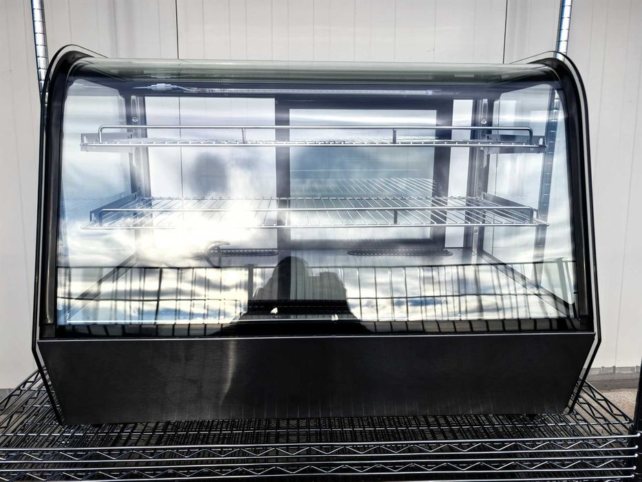 Хладилна витрина 160 литра CW-160R