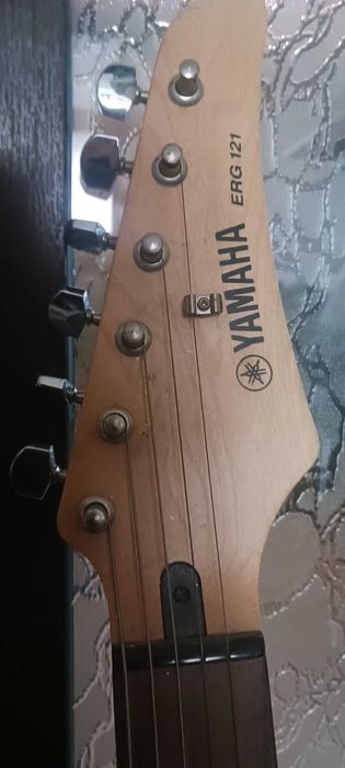 Лот китара yamaha ERG 121 и delay line 6 dl4