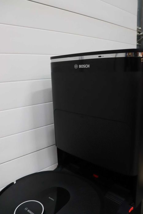 Прахосмукачка робот Bosch Spotless Max BCRDW3B с функция за избърсване, всмукателна мощност 11 000 Pa, моп, станция за мокро и сухо почистване