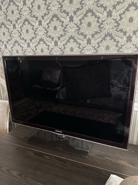 Телевизор Samsung 2012 года