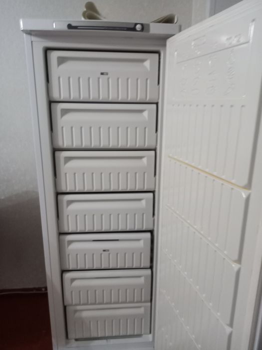 Продам морозильную камеру