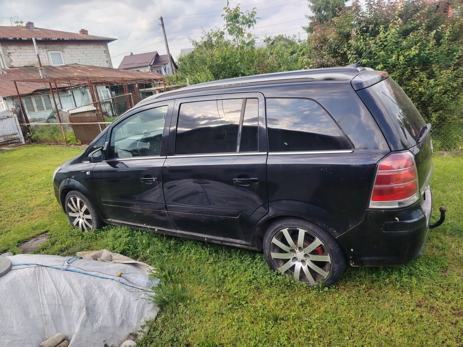 Dezmembrez Opel zafira b
