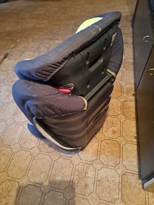 Продавам детско столче за кола BRITAX ROMER