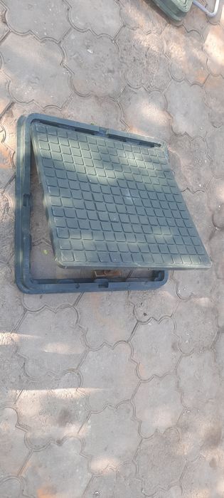 люк пластиковый прочный с основанием размер 60×60см