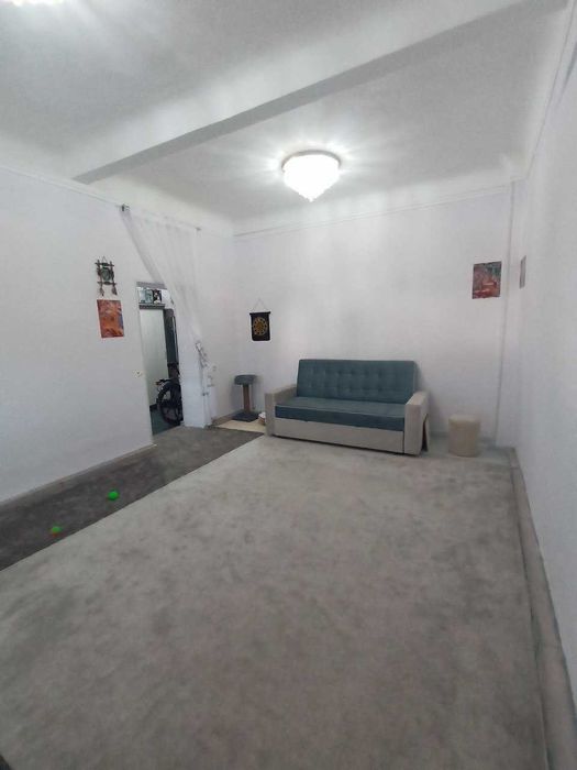 Срочно продаётся 2-х комнатная квартира в центре Чирчика