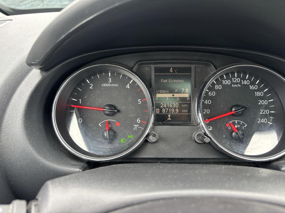 Se vinde mașină personală Nissan Qashqai, 2.0 litri, 5+2 locuri