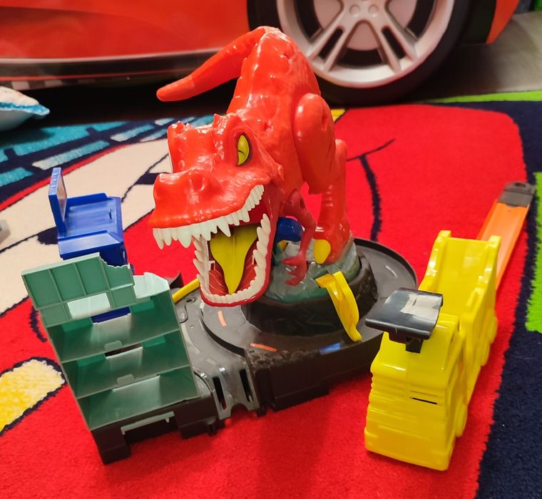 Различни играчки,писти Hot wheels