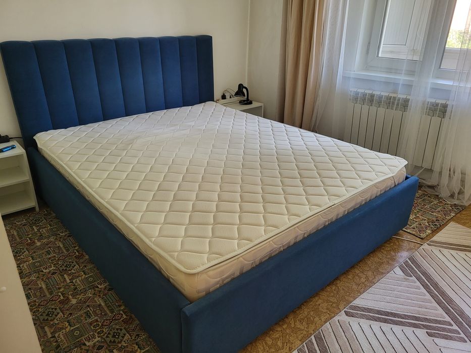 Кровать двухспальная продам