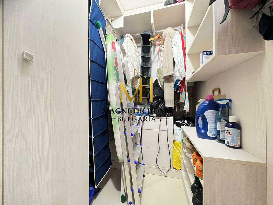 Луксозен двустаен апартамент с 2 бани и паркомясто в супер център