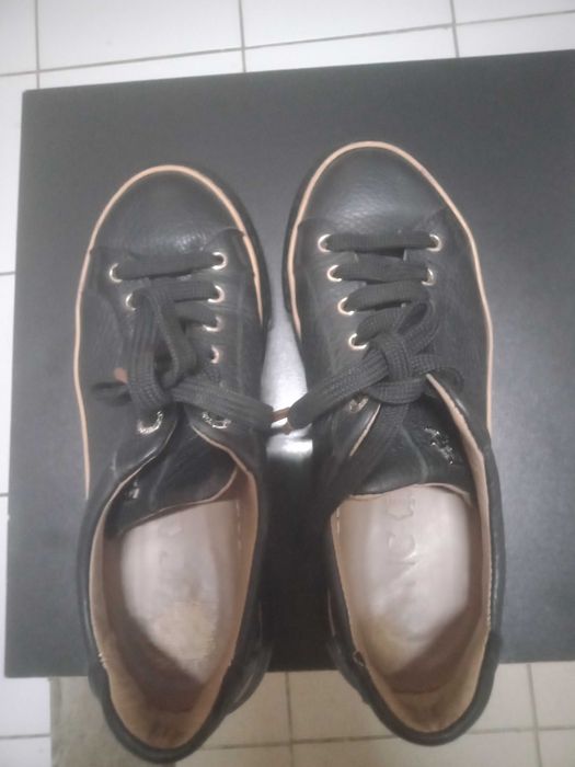 Женские кроссовки